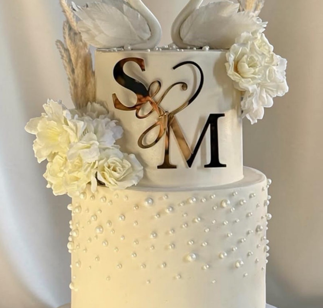 Beautiful Swan Couple Topper White Wedding Cake