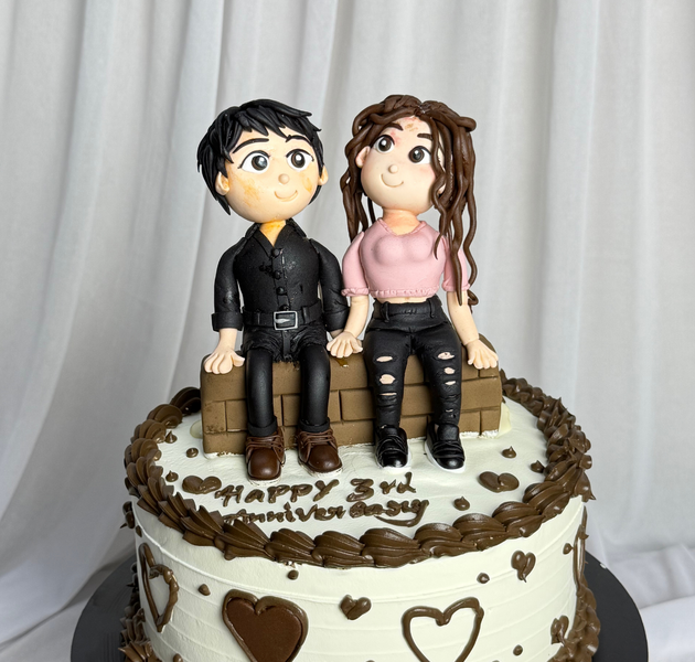 Cute 3D couple anniversary cake