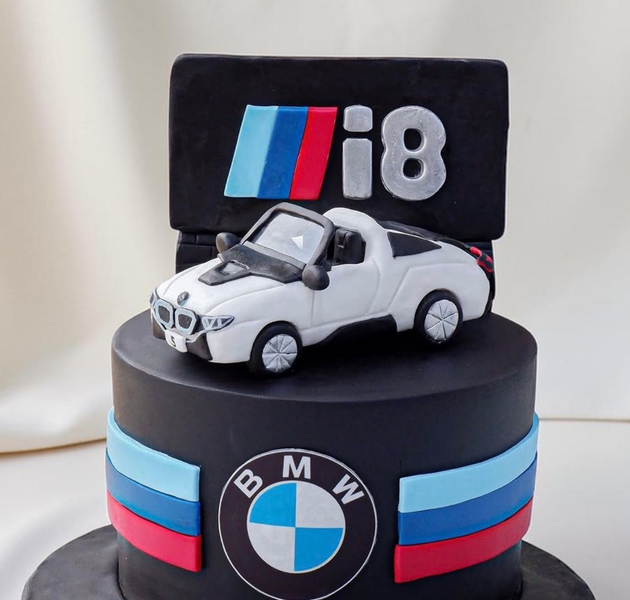 Stylish BMW M Performance car cake