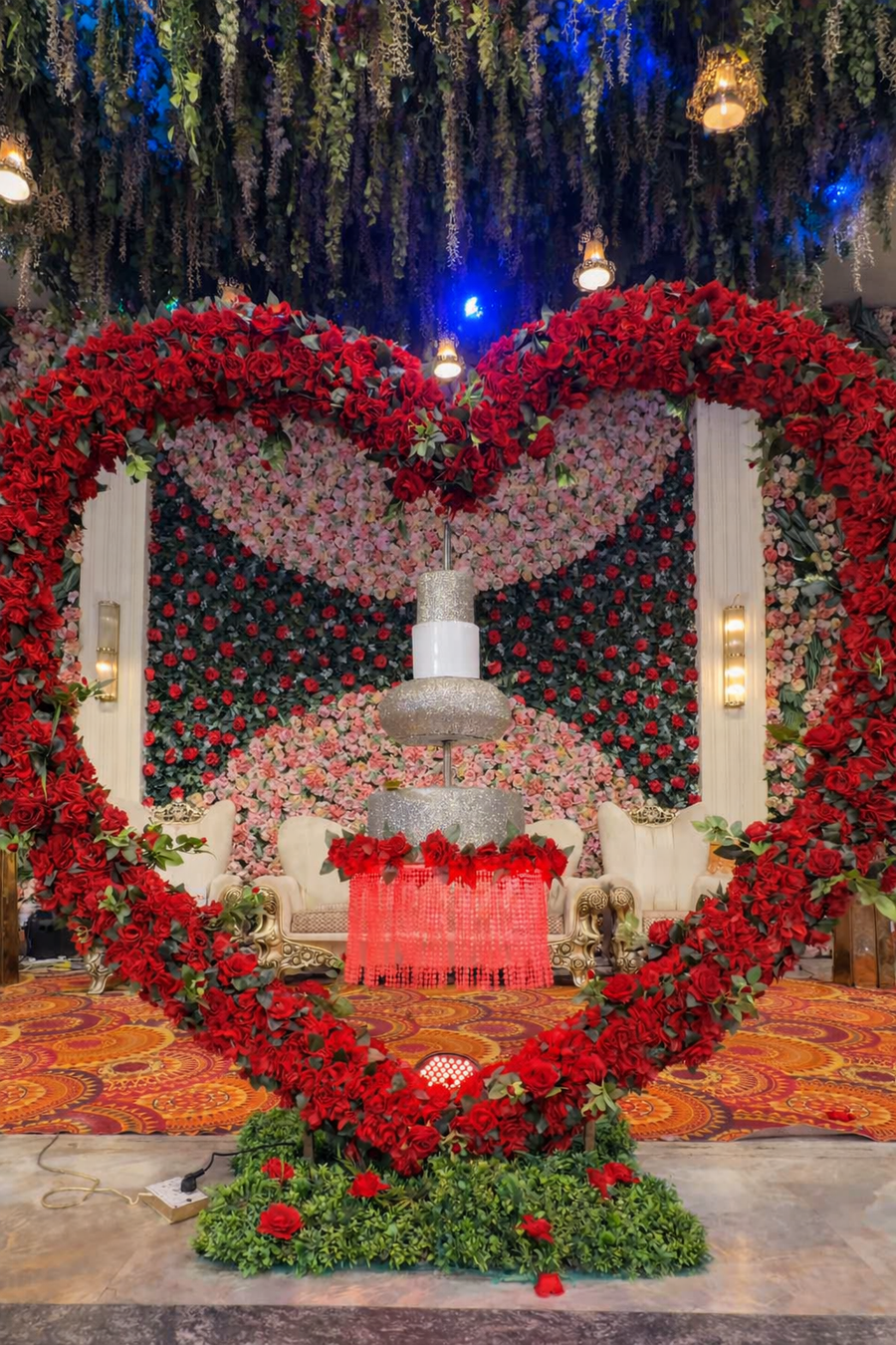 Luxury Heart Chandelier Wedding Cake with Floral Frame Setup