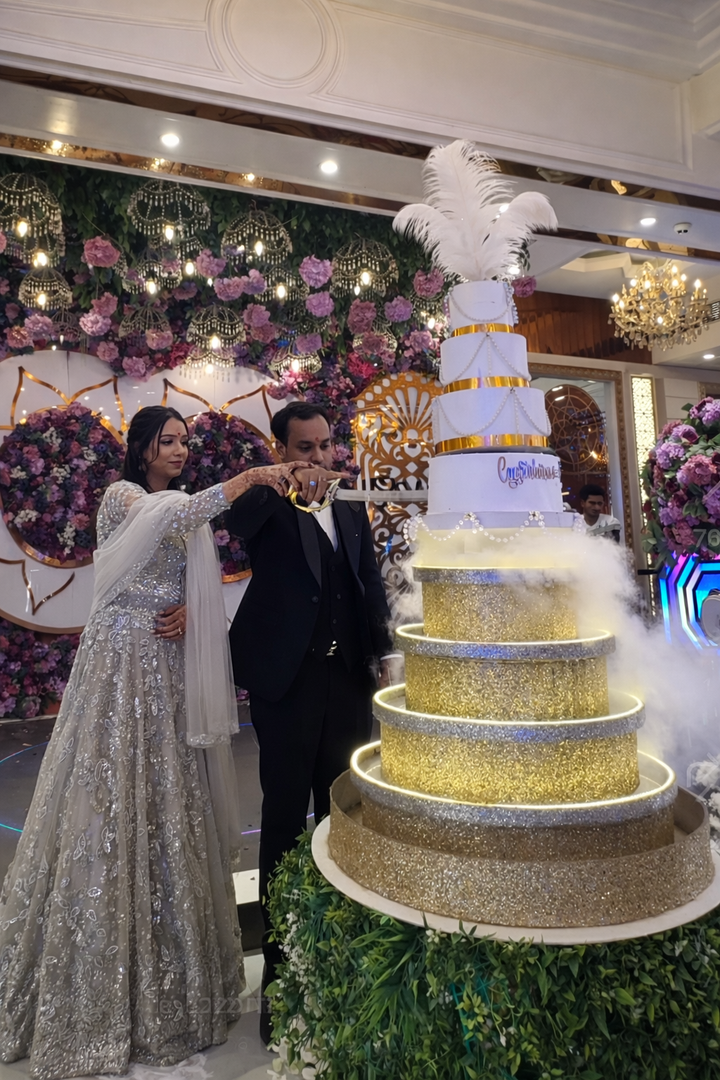 Luxury Fountain Cake Setup with Smoke Effect (Waterfall Illusion Premium Designer Wedding Cake – Eggless)