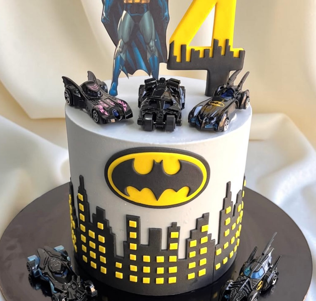 Striking Batman-themed 4th birthday cake