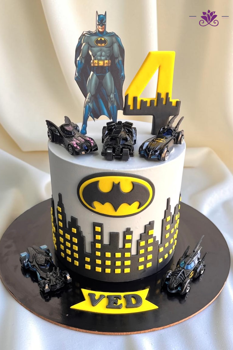 Striking Batman-themed 4th birthday cake