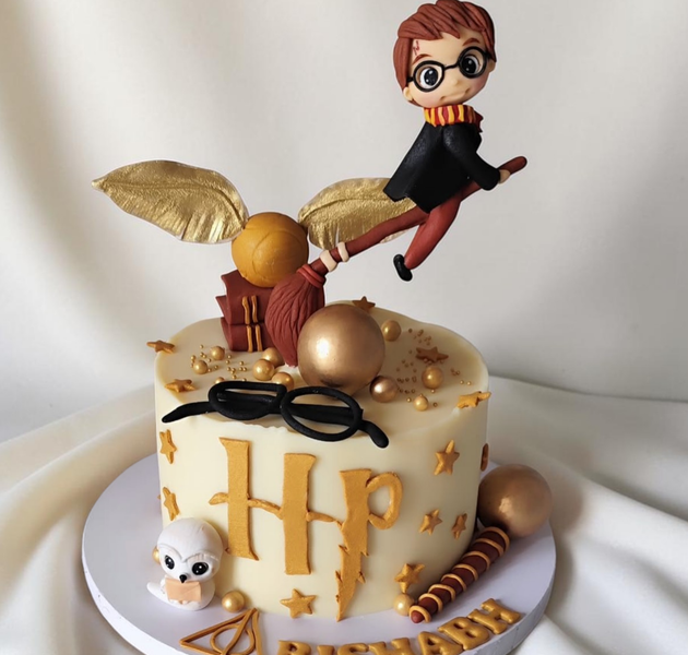 Harry Potter Theme Flying Nimbus Birthday Cake