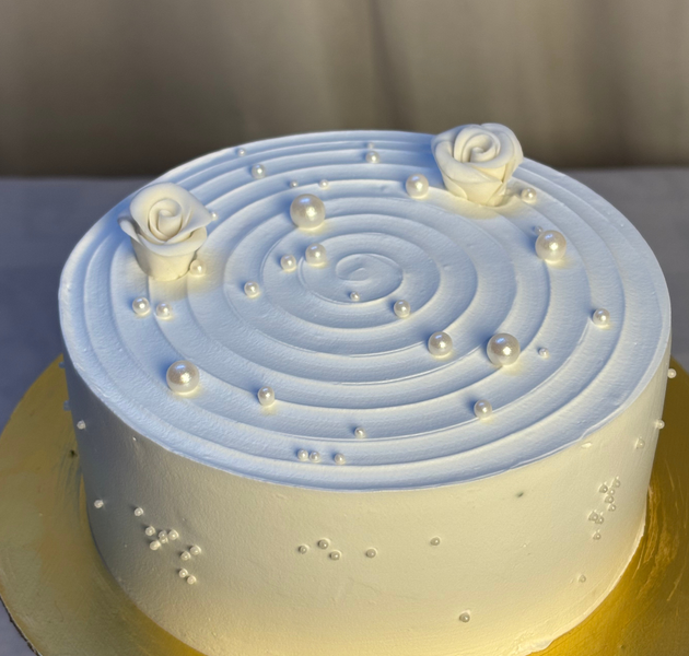 Minimalist Spiral Ripple White Pearl & Rose Cake